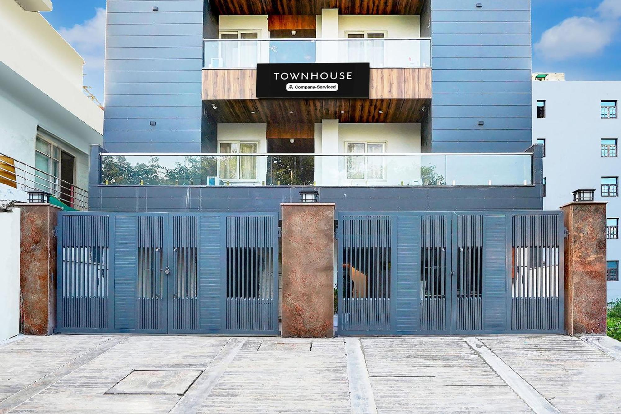 Отель Super Townhouse Sector 104 Нойда Экстерьер фото