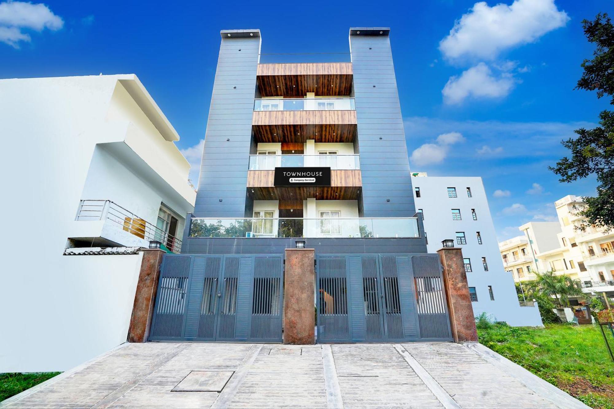 Отель Super Townhouse Sector 104 Нойда Экстерьер фото