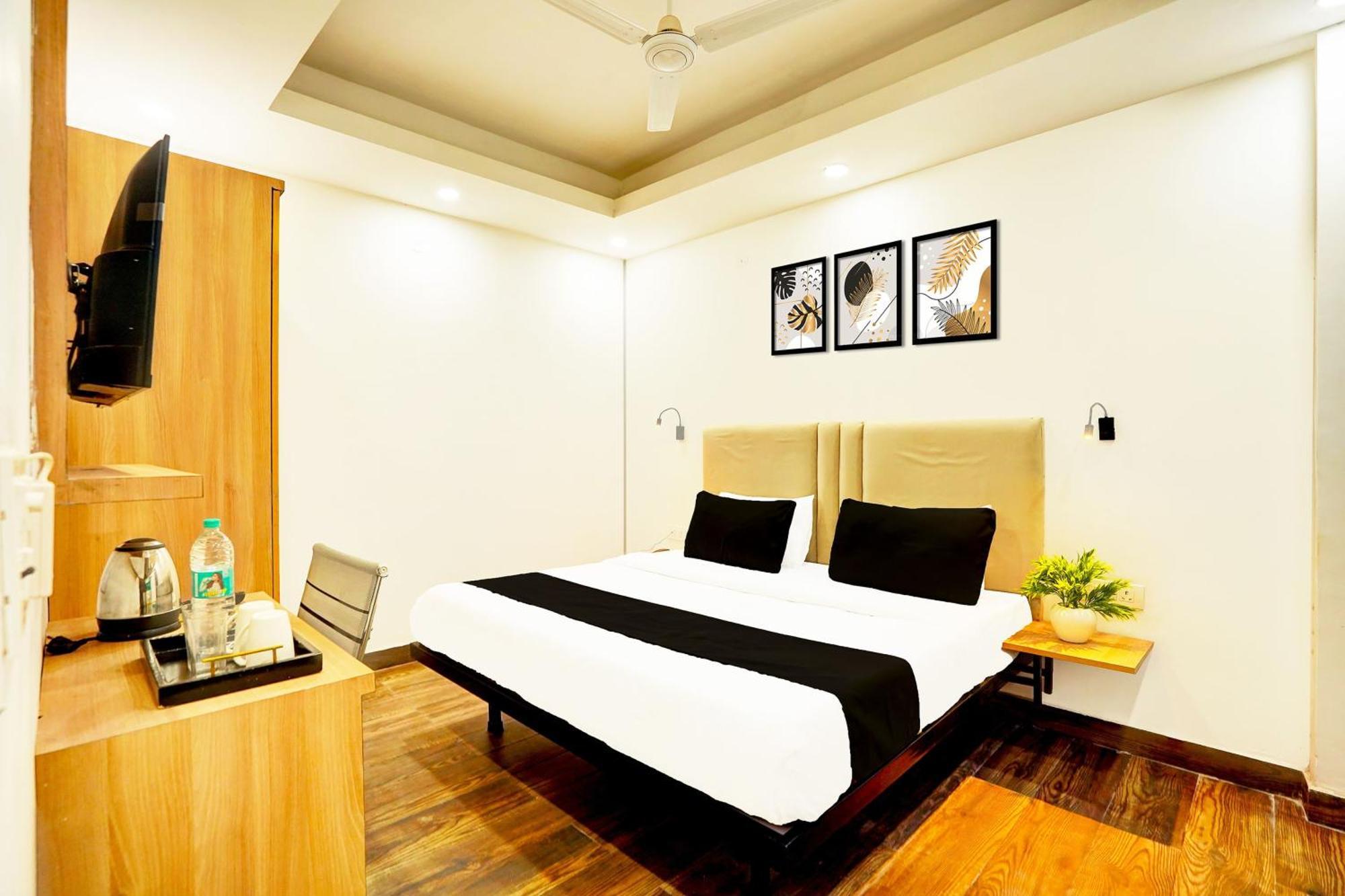 Отель Super Townhouse Sector 104 Нойда Экстерьер фото
