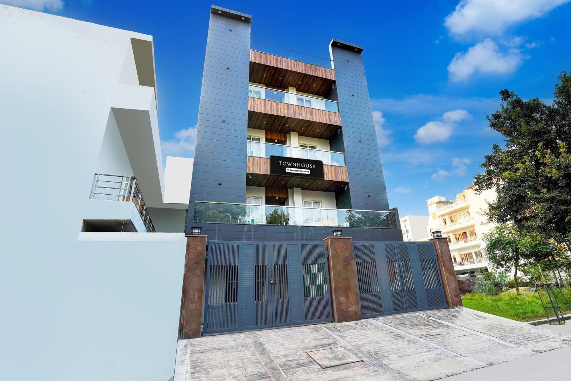Отель Super Townhouse Sector 104 Нойда Экстерьер фото