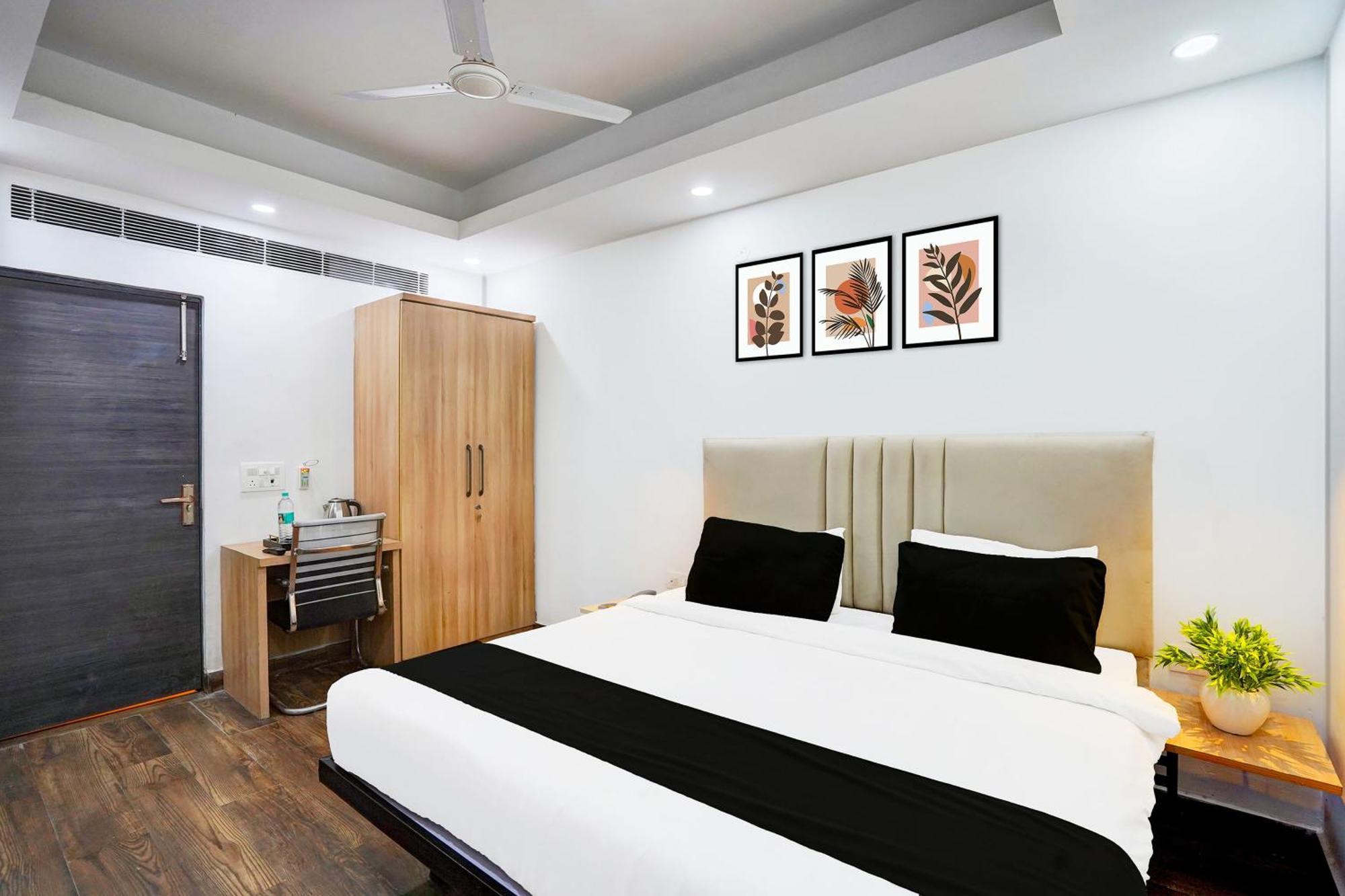 Отель Super Townhouse Sector 104 Нойда Экстерьер фото
