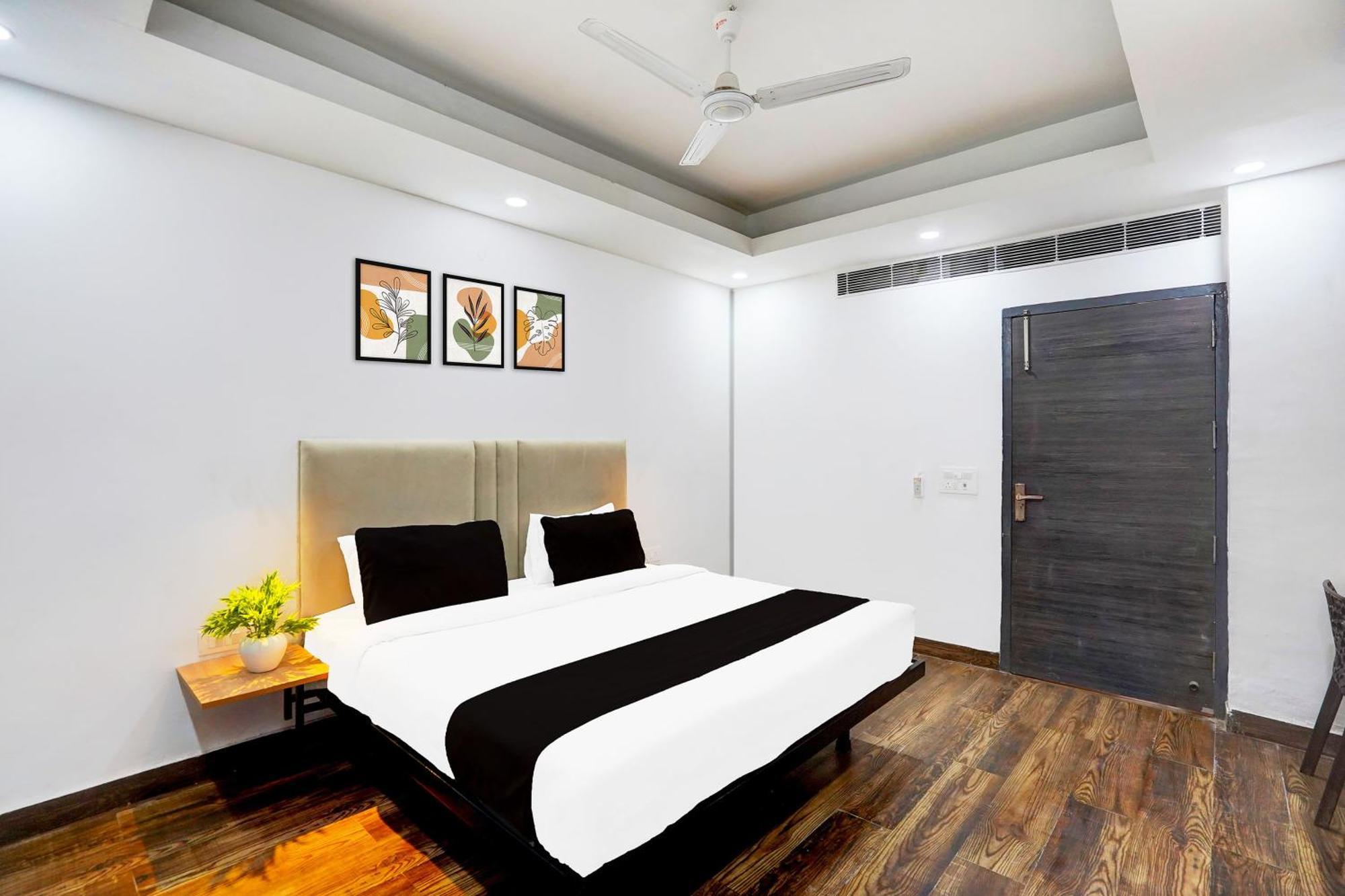 Отель Super Townhouse Sector 104 Нойда Экстерьер фото